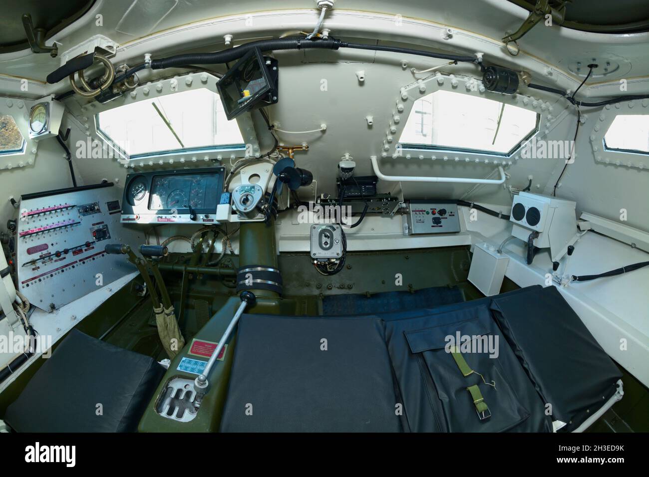 Interno di un nuovo portabiciclette, ruota, cruscotto blindato. Ottobre 15, 2021. Kiev, Ucraina Foto Stock