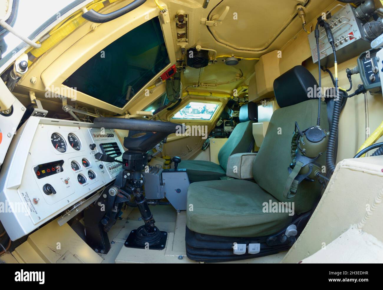 Interno di un nuovo portabiciclette, ruota, cruscotto blindato. Ottobre 15, 2021. Kiev, Ucraina Foto Stock