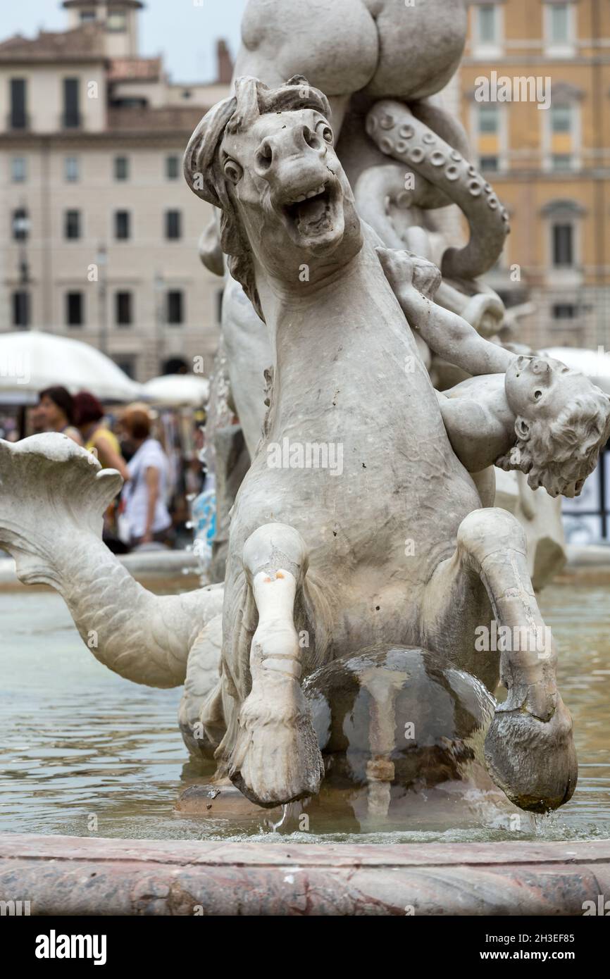 Piazza Navona Fontana di Nettuno. Progettato da Giacomo della porta (1574) e Antonio della Bitta. Roma, Italia Foto Stock