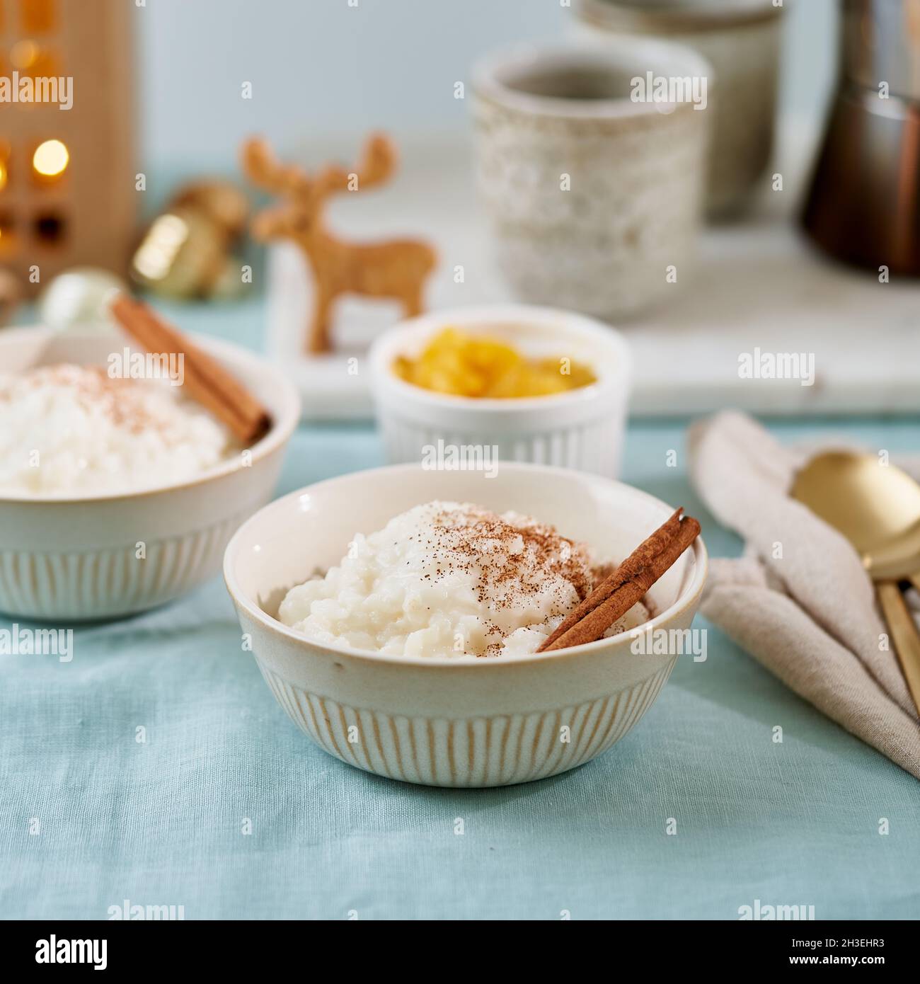 Cibo di Natale. Budino di riso. Pastello atmosfera accogliente mattina vacanza prima colazione o sera Foto Stock