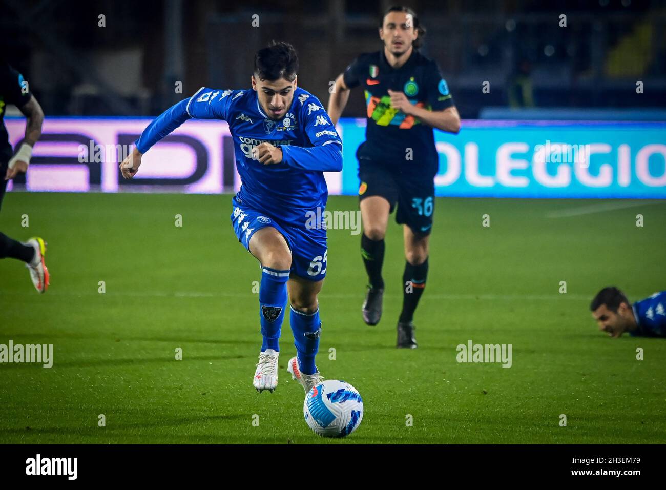 Stadio Carlo Castellani, Empoli, Italia, 27 ottobre 2021, Parisi Fabiano Empoli porta la palla durante Empoli FC vs Inter - FC Internazionale - Foto Stock