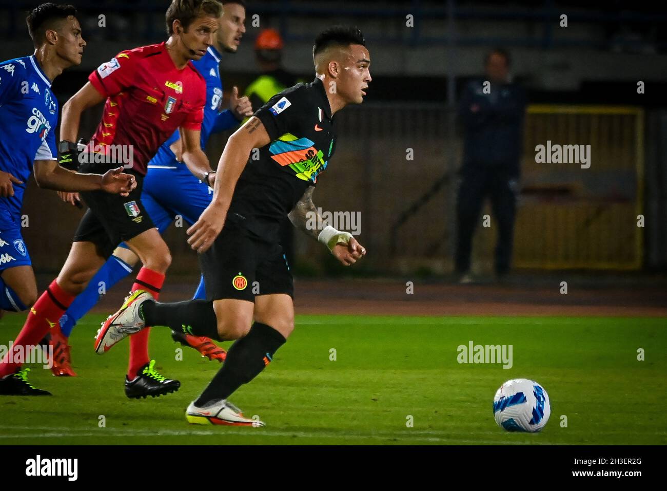 Stadio Carlo Castellani, Empoli, Italia, 27 ottobre 2021, Lautaro Martinez (Inter) porta la palla durante Empoli FC vs Inter - FC Internazionale - Foto Stock