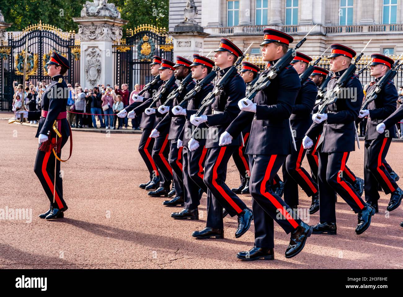 Cerimonia del Cambio della Guardia, Buckingham Palace, Londra, Regno Unito. Foto Stock