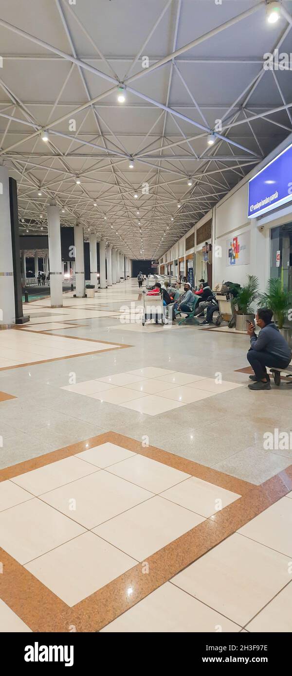 Vista di IR juanda aeroporto è un aeroporto internazionale che è uno dei migliori aeroporti in Indonesia. Surabaya, Indonesia, 28 ottobre 2021 Foto Stock