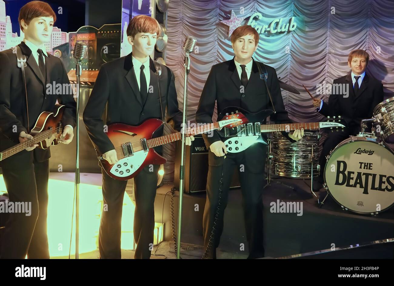 Scultura in cera dei gatti musicali visto nel museo Panoptikum ad Amburgo in Germania Foto Stock