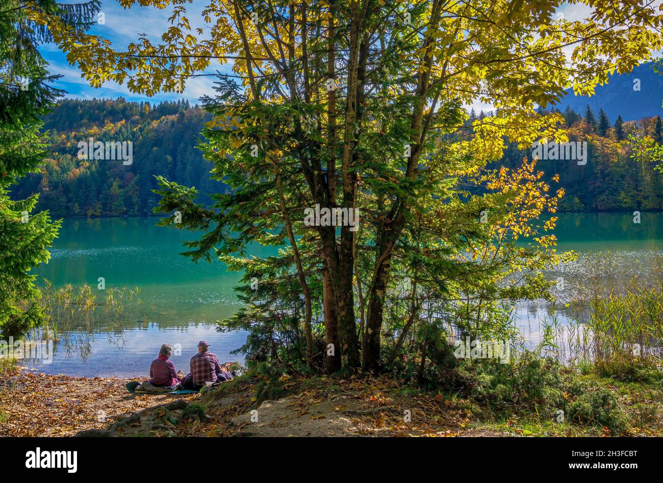 Lago di Alatsee in autunno, vicino a Füssen, Allgau, Baviera, Germania, Europa Foto Stock