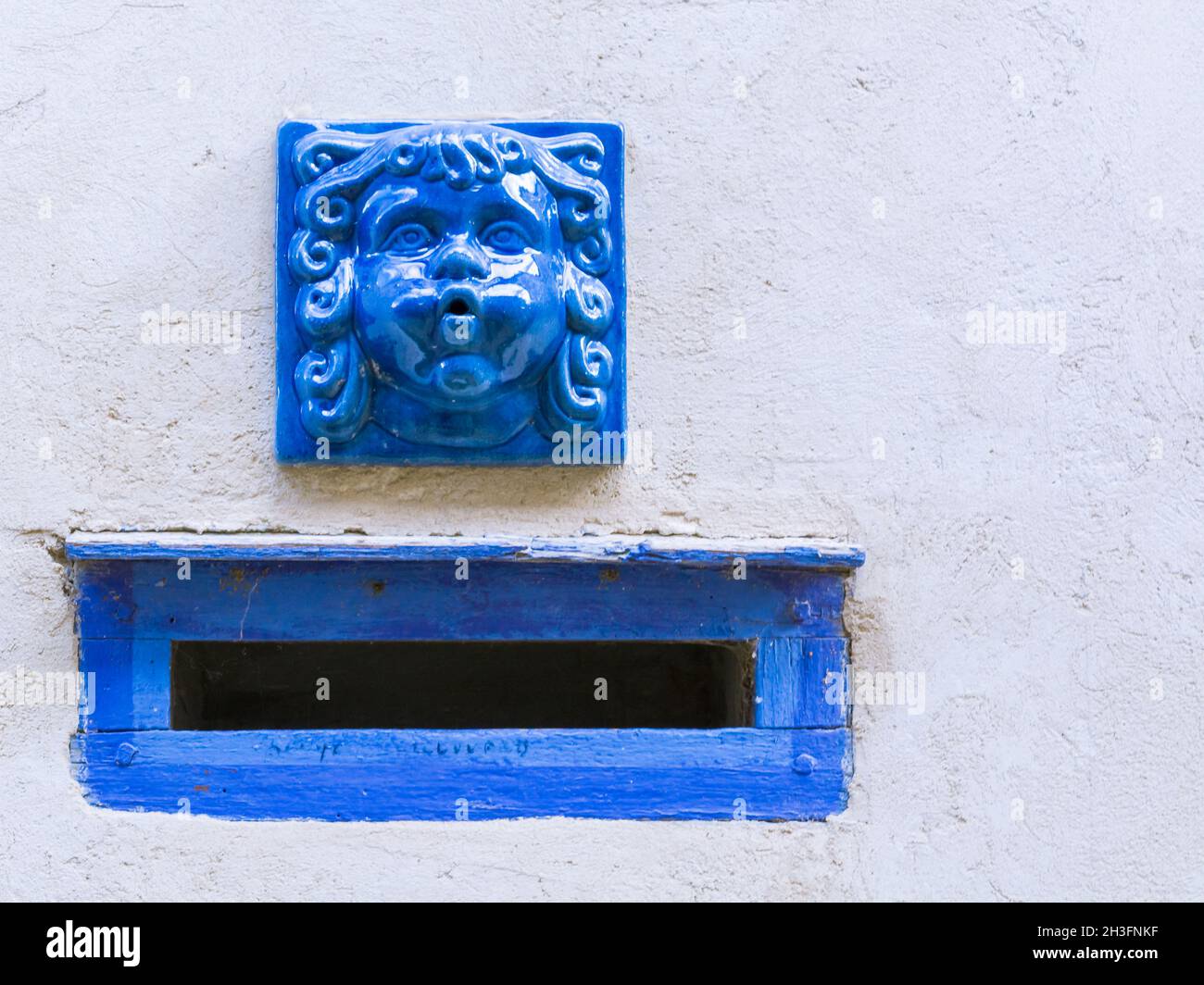 Blue Lertter Box presso la Villa Francese Foto Stock