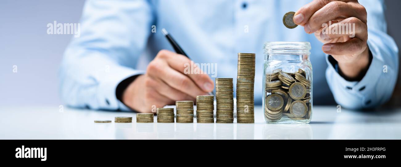 Vaso fondi pensione. Monete e inflazione. Deposito di denaro Foto Stock