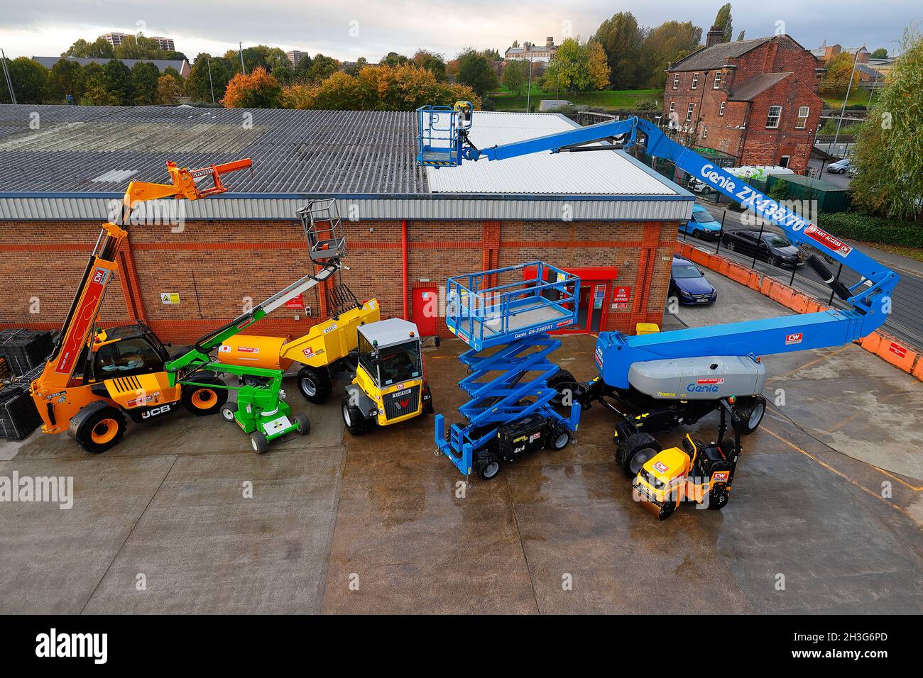 Deposito noleggio impianti CW su Armley Road a Leeds, West Yorkshire, Regno Unito Foto Stock