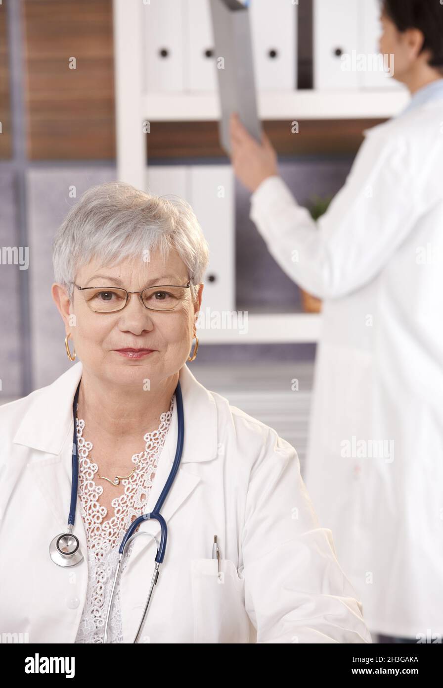 Ritratto del medico superiore in carica Foto Stock