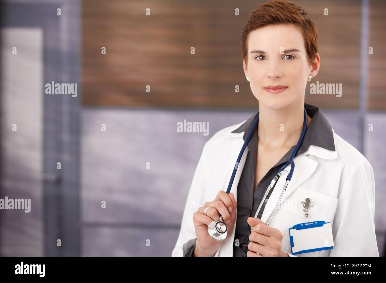 Ritratto di giovane donna medico Foto Stock