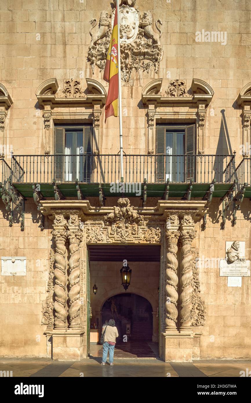 Alacant, Spagna. Facciata dello storico edificio del municipio della città spagnola di Alicante. Foto Stock