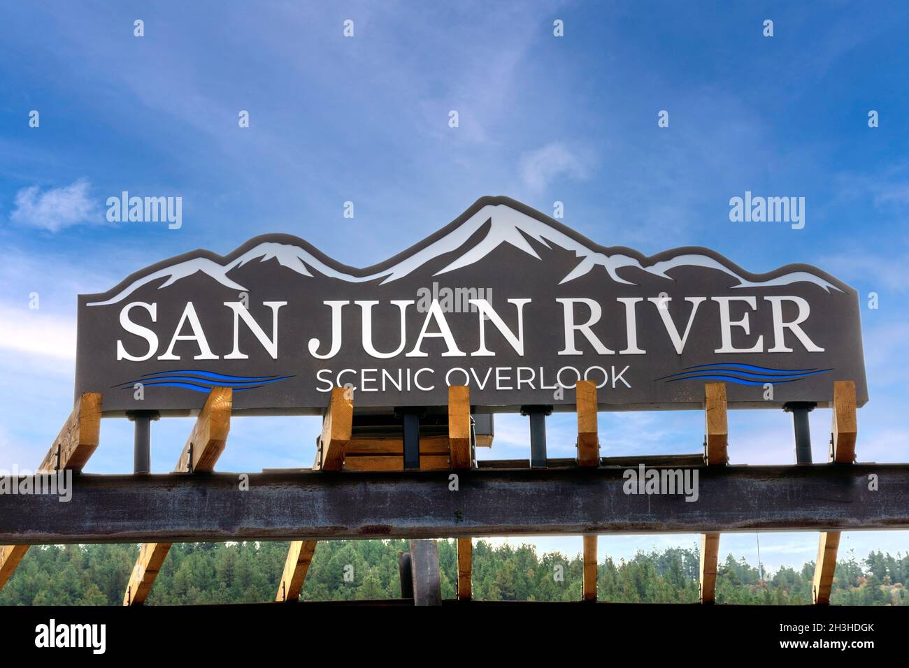 Cartello panoramico sul fiume San Juan - Pagosa Springs, Colorado, Stati Uniti d'America - 2021 Foto Stock