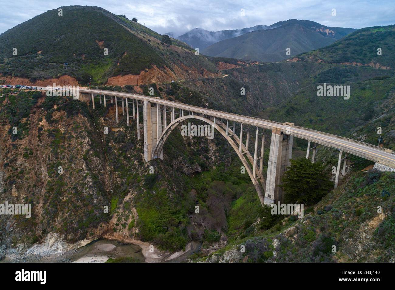 Il Bixby Creek Bridge, noto anche come Bixby Canyon Bridge, sulla costa di Big sur in California, è uno dei ponti più fotografati della California Foto Stock