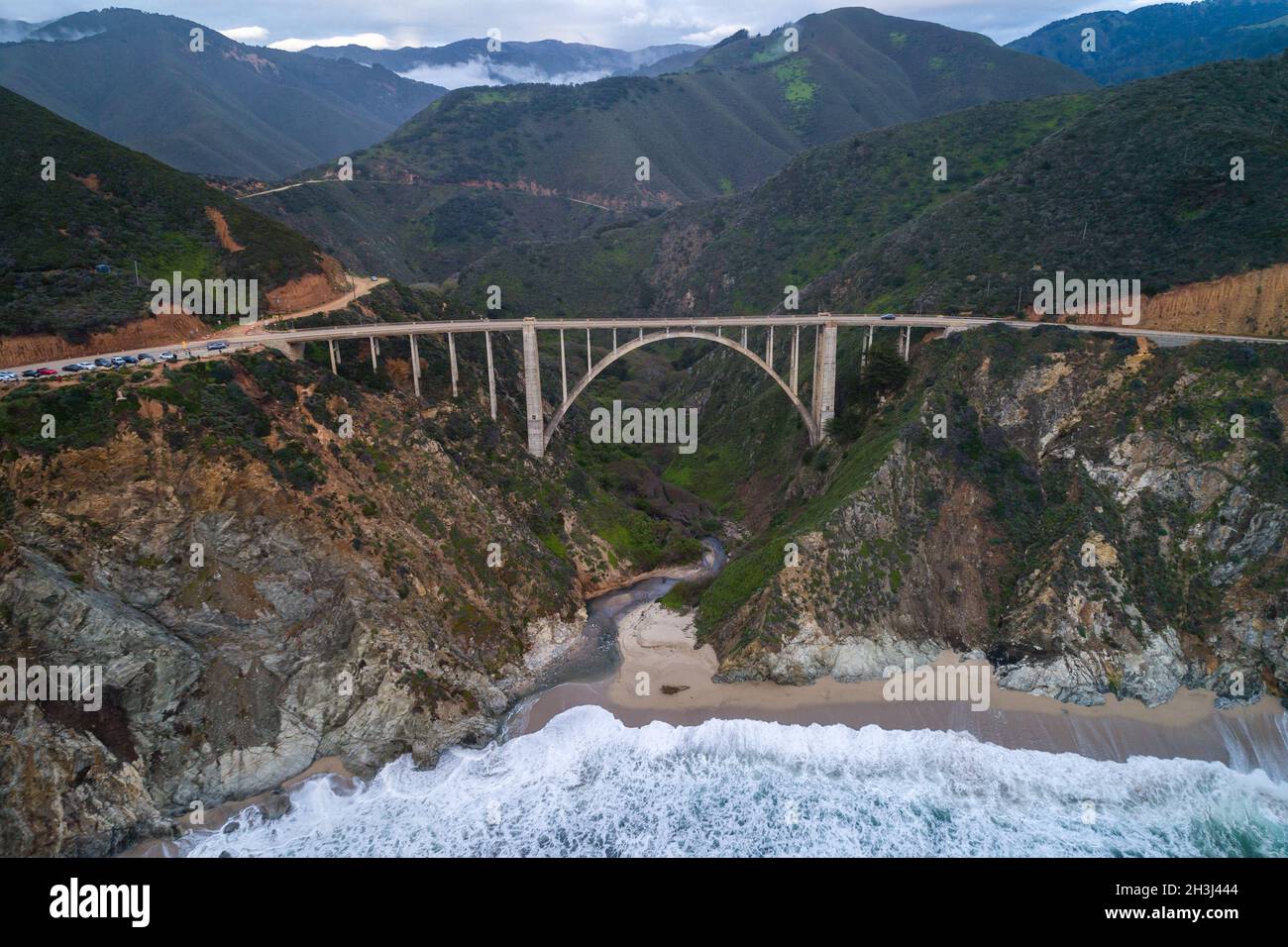 Il Bixby Creek Bridge, noto anche come Bixby Canyon Bridge, sulla costa di Big sur in California, è uno dei ponti più fotografati della California Foto Stock