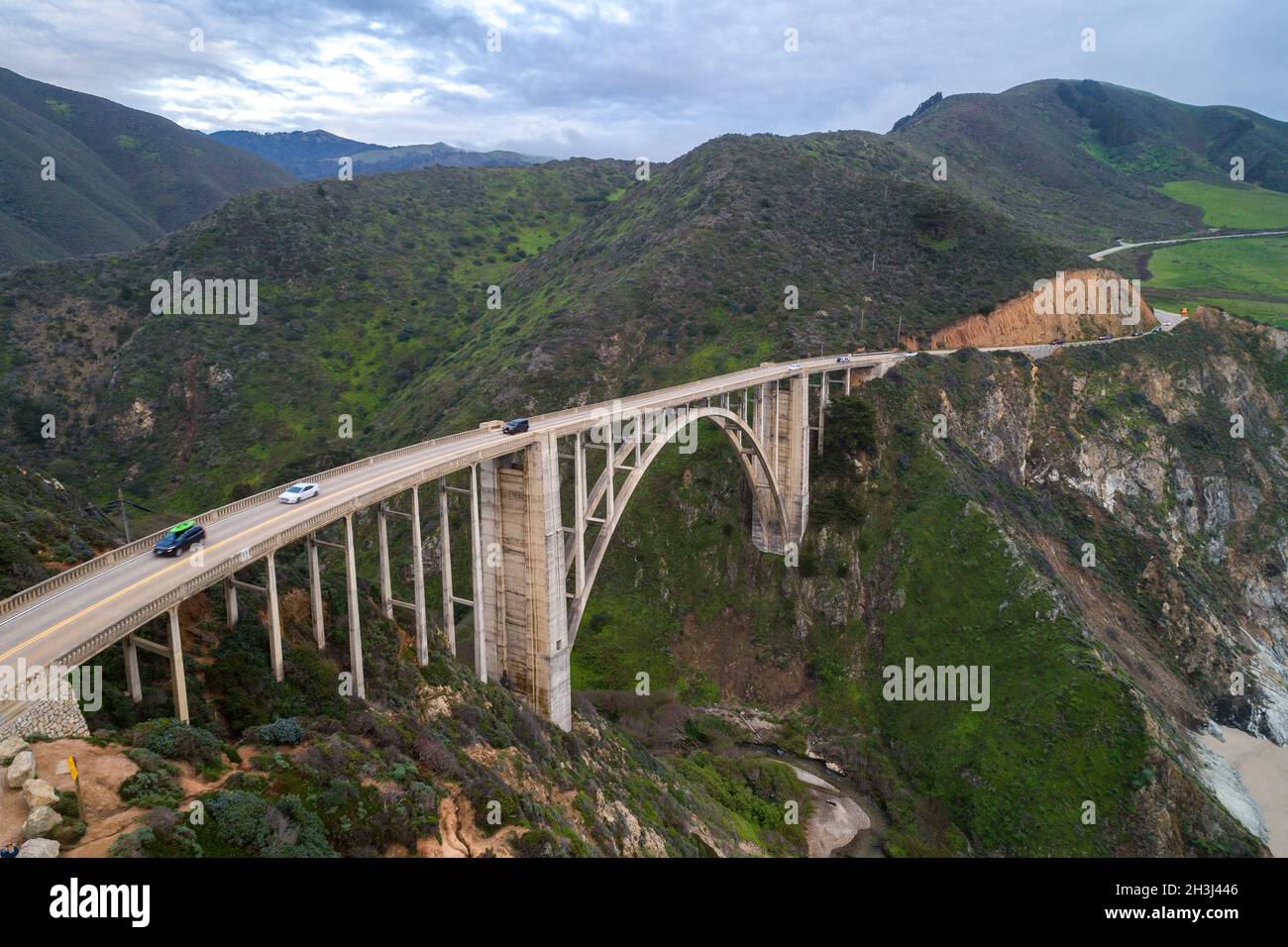 Il Bixby Creek Bridge, noto anche come Bixby Canyon Bridge, sulla costa di Big sur in California, è uno dei ponti più fotografati della California Foto Stock