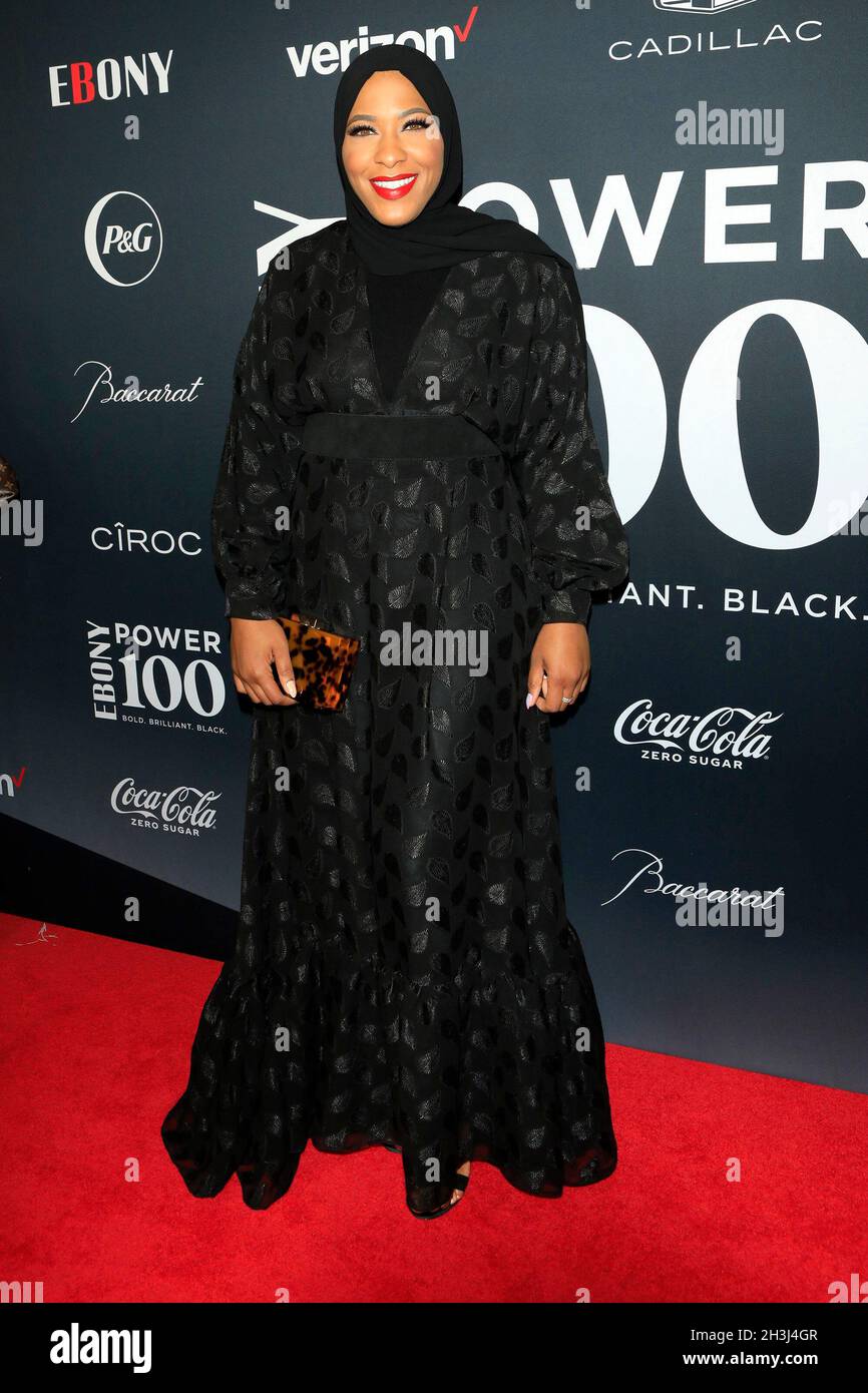 Los Angeles, California. 23 ottobre 2021. Ibtihaj Muhammad agli arrivi per LA cerimonia di premiazione EBONY Power 100, The Beverly Hilton Hotel, Los Angeles, CA 23 ottobre 2021. Credit: Priscilla Grant/Everett Collection/Alamy Live News Foto Stock