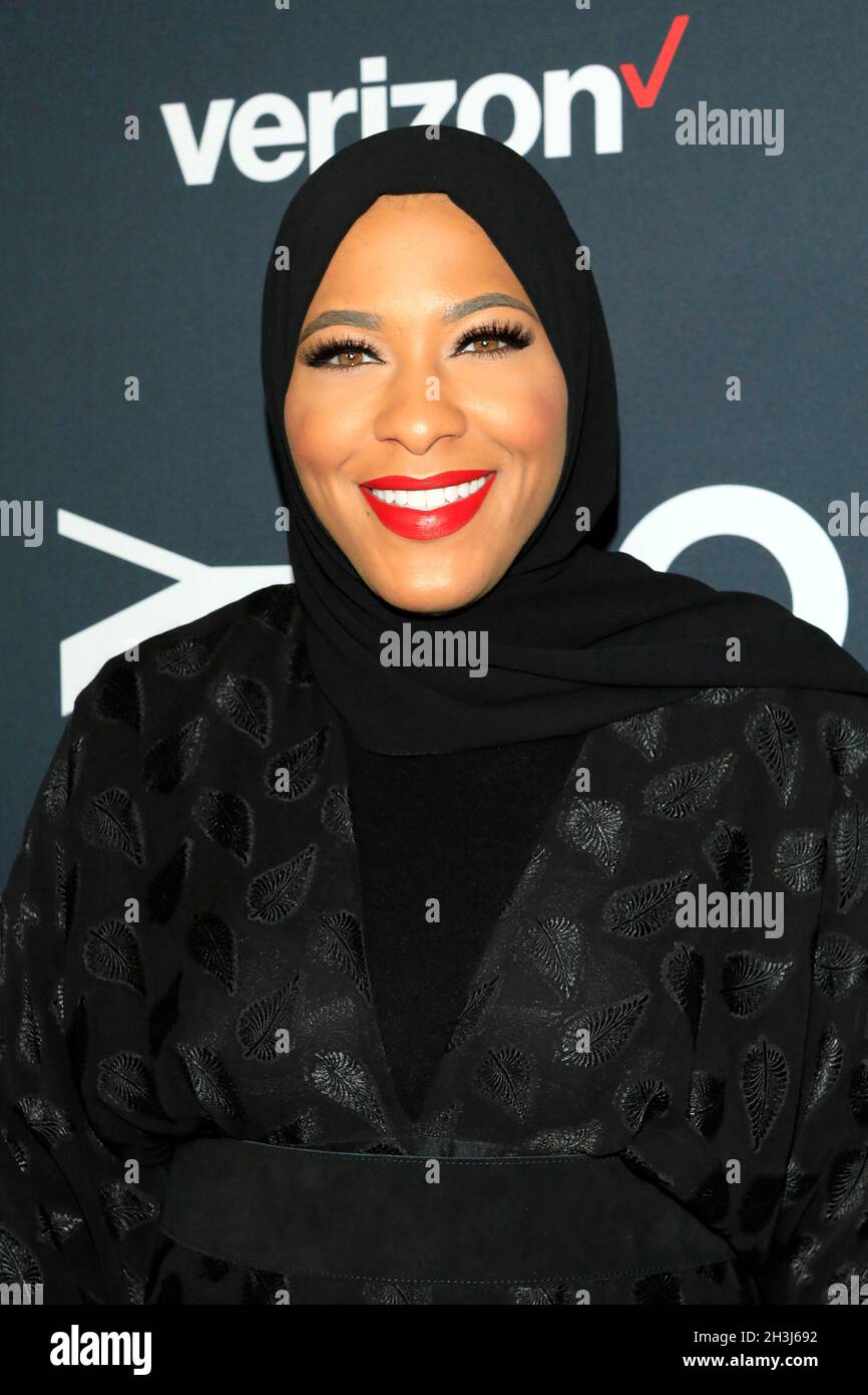 23 ottobre 2021, Beverly Hills, CA, Stati Uniti d'America: LOS ANGELES - Oct 23: Ibtihaj Muhammad at 2021 Ebony Power 100 at the Beverly Hilton Hotel on October 23, 2021 in Beverly Hills, CA (Credit Image: © Kay Blake/ZUMA Press Wire) Foto Stock