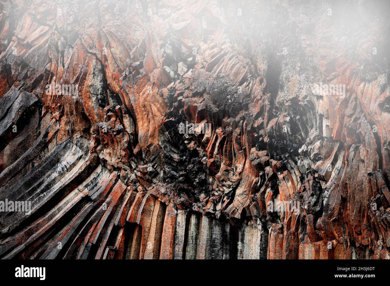 Bizzarre formazioni rocciose causate dal raffreddamento della lava in Islanda. Foto Stock
