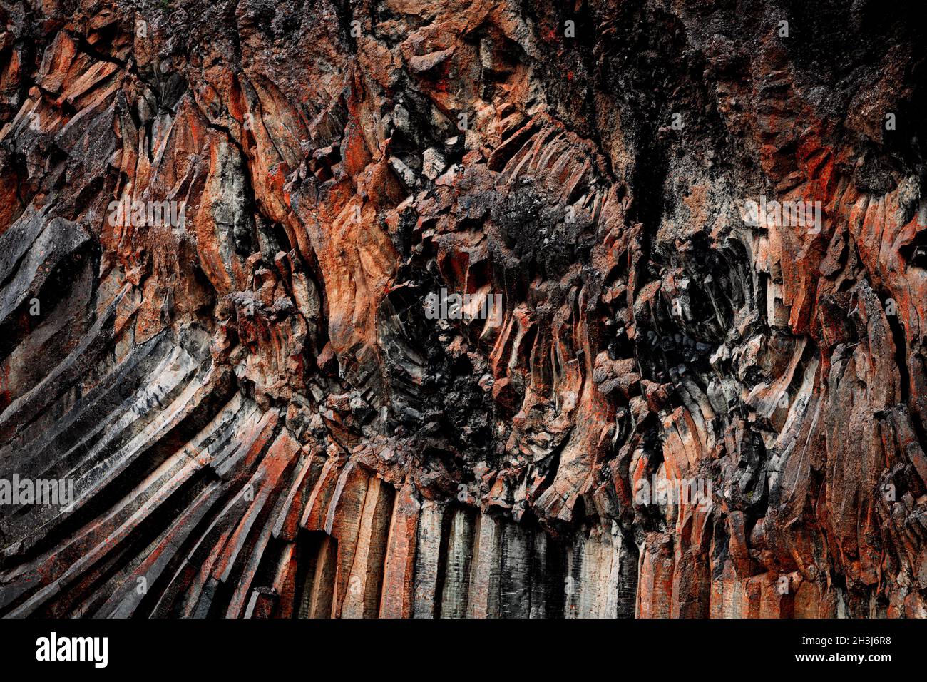 Bizzarre formazioni rocciose causate dal raffreddamento della lava in Islanda. Foto Stock