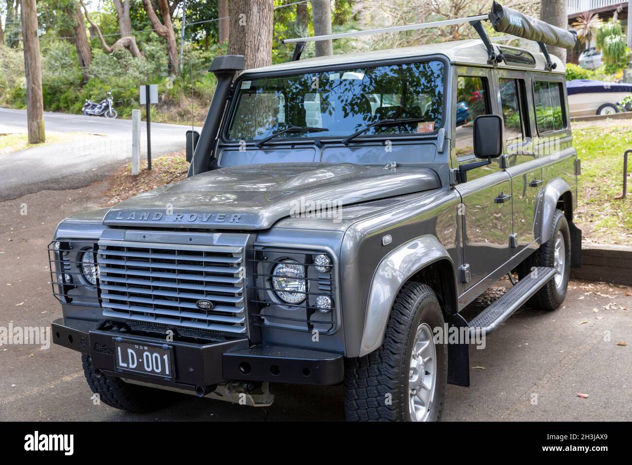 2011 Landrover 110 difensore parcheggiato in una strada di Sydney, Australia Foto Stock