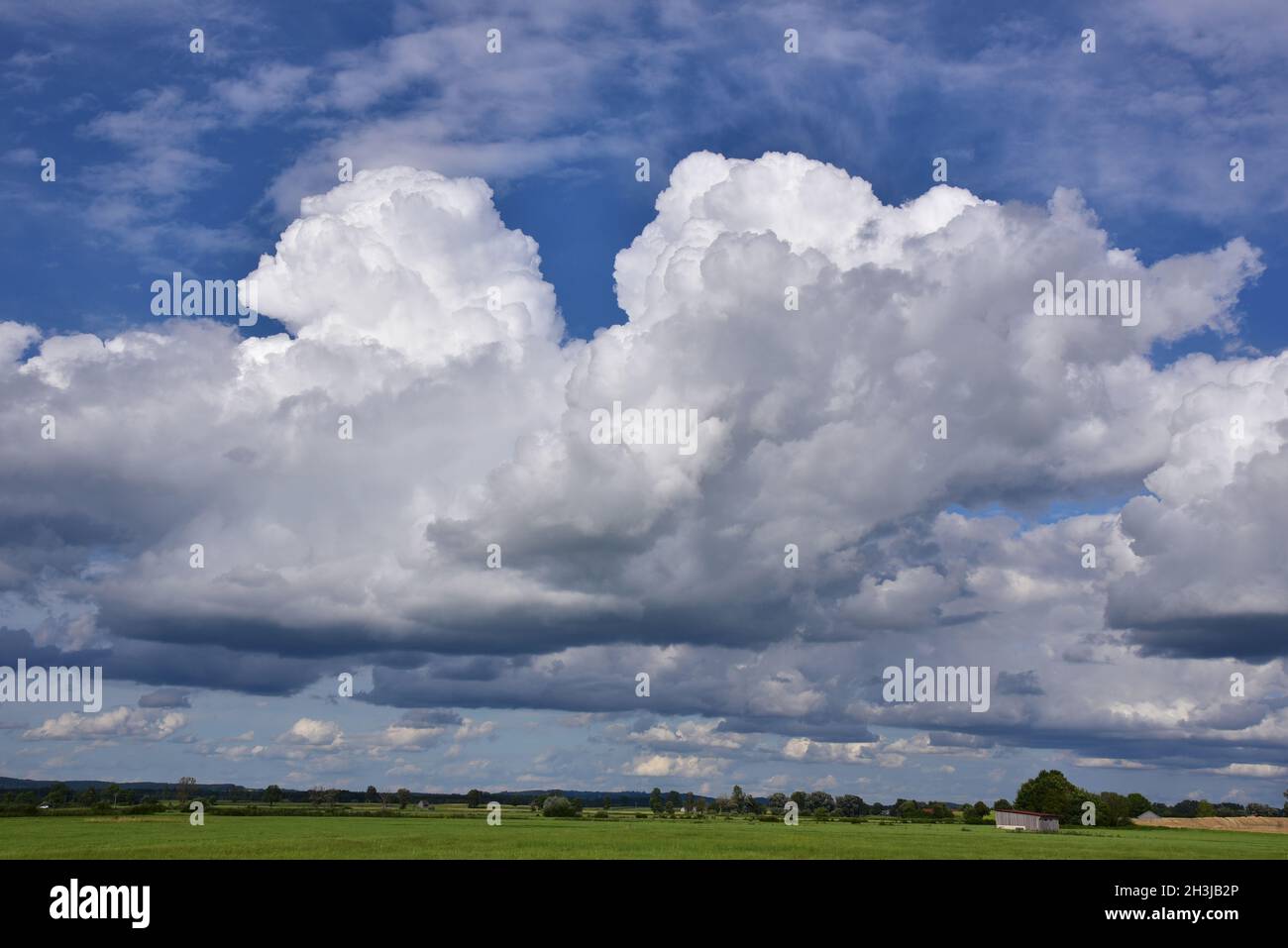 Nuvole a Cumulus, cielo nuvoloso, Baviera, Germania Foto Stock