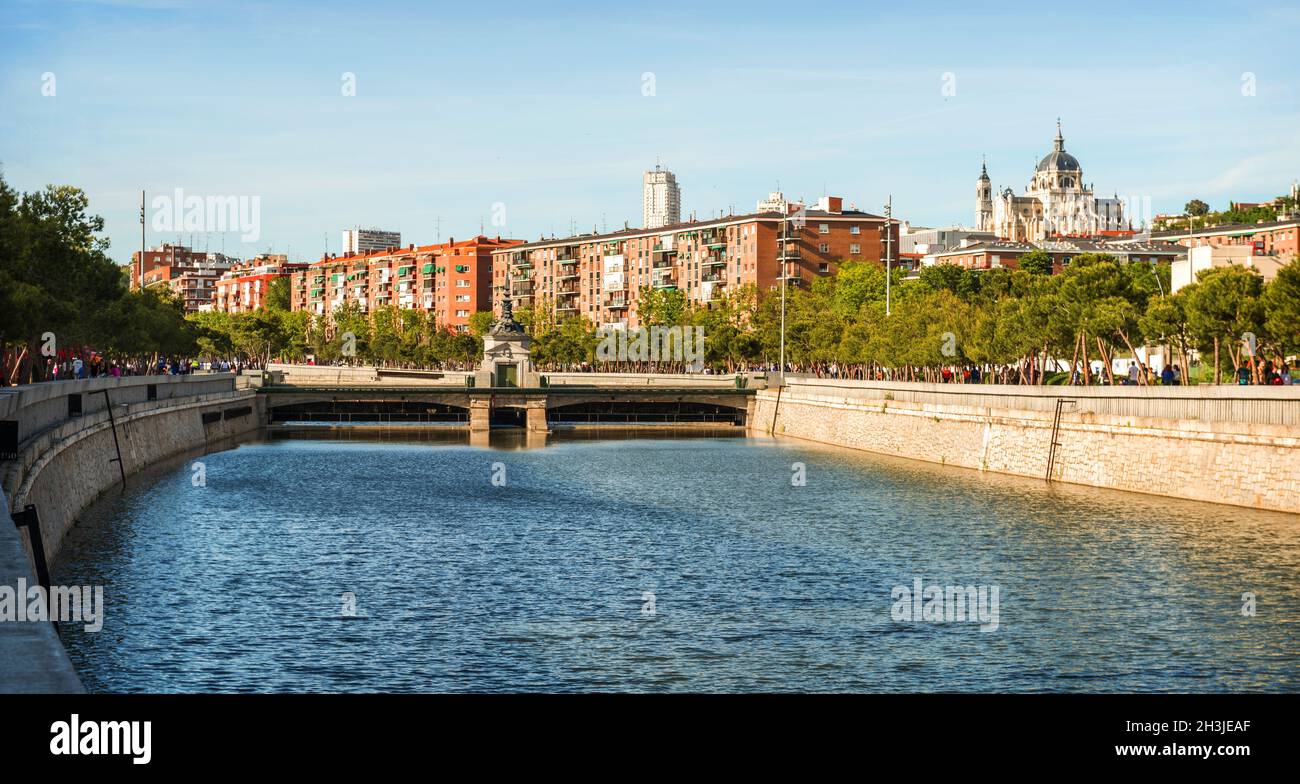 Il fiume Manzanares a Madrid Foto Stock