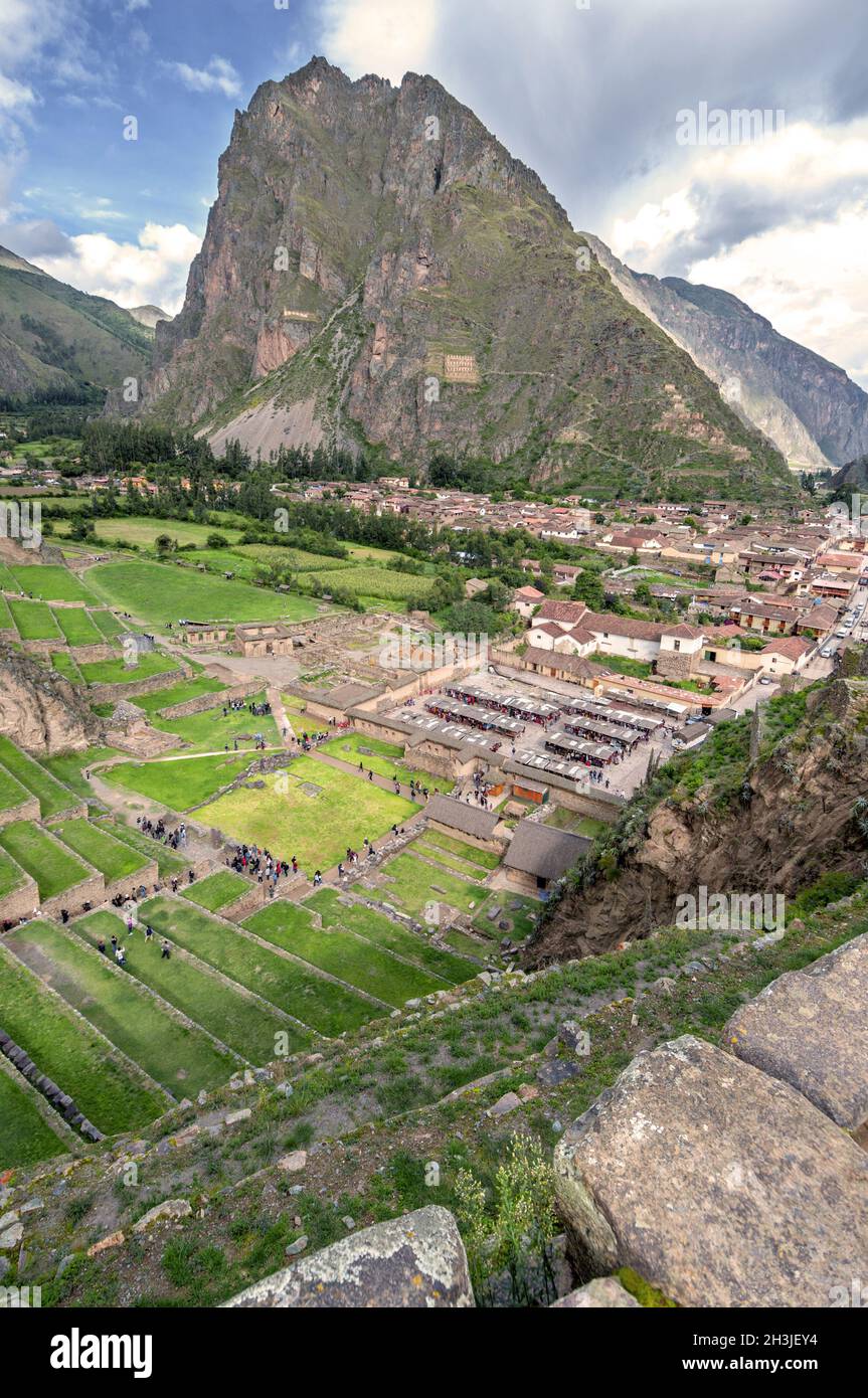 Ollantaytambo, antica fortezza Inca nella Valle Sacra nelle Ande montagne di Cusco, Perù, Sud America Foto Stock