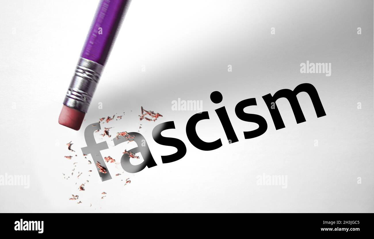 Eraser eliminando la parola fascismo Foto Stock