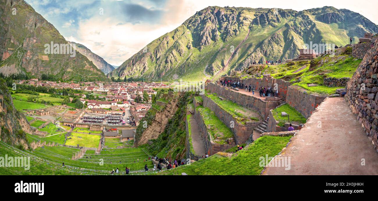 Ollantaytambo, antica fortezza Inca nella Valle Sacra nelle Ande montagne di Cusco, Perù, Sud America Foto Stock