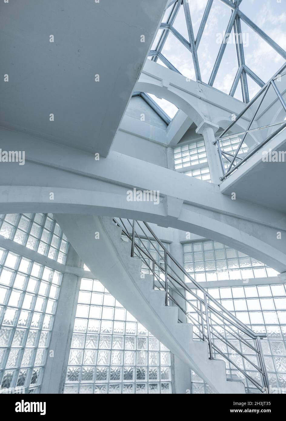 Tetto lucernario finestra in giorno di sole Foto Stock