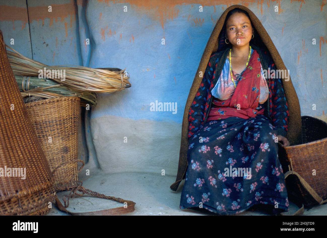 Nepal, zona di Annapurna, donna del gruppo etnico Gurung Foto Stock