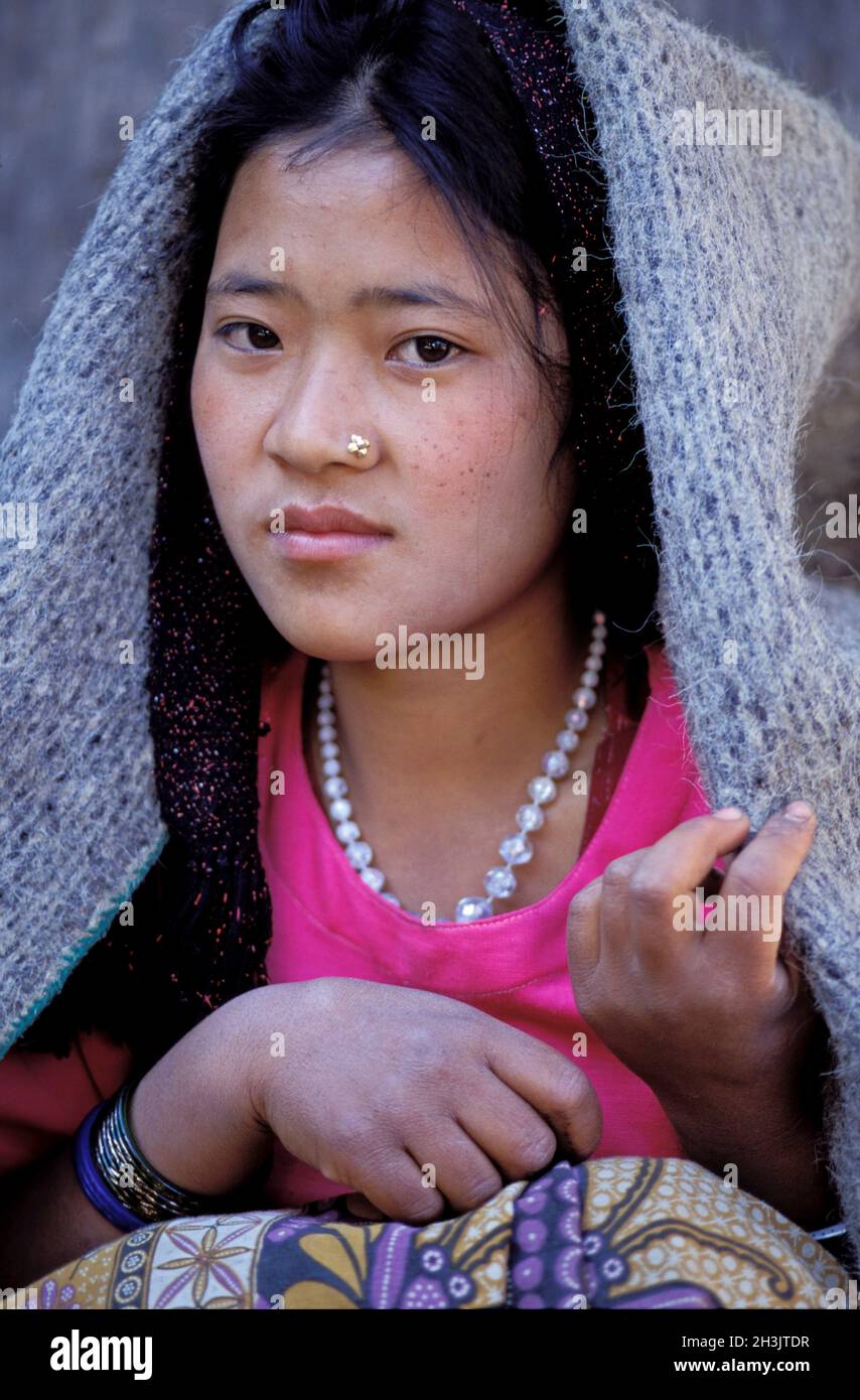 Nepal, zona di Annapurna, donna del gruppo etnico Gurung Foto Stock