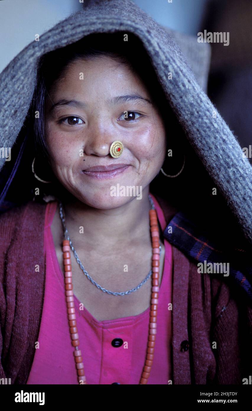 Nepal, zona di Annapurna, donna del gruppo etnico Gurung Foto Stock