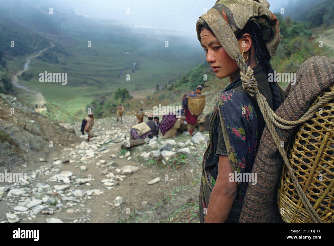 Nepal - portatori - Les routiers de l'Himalaya Foto Stock