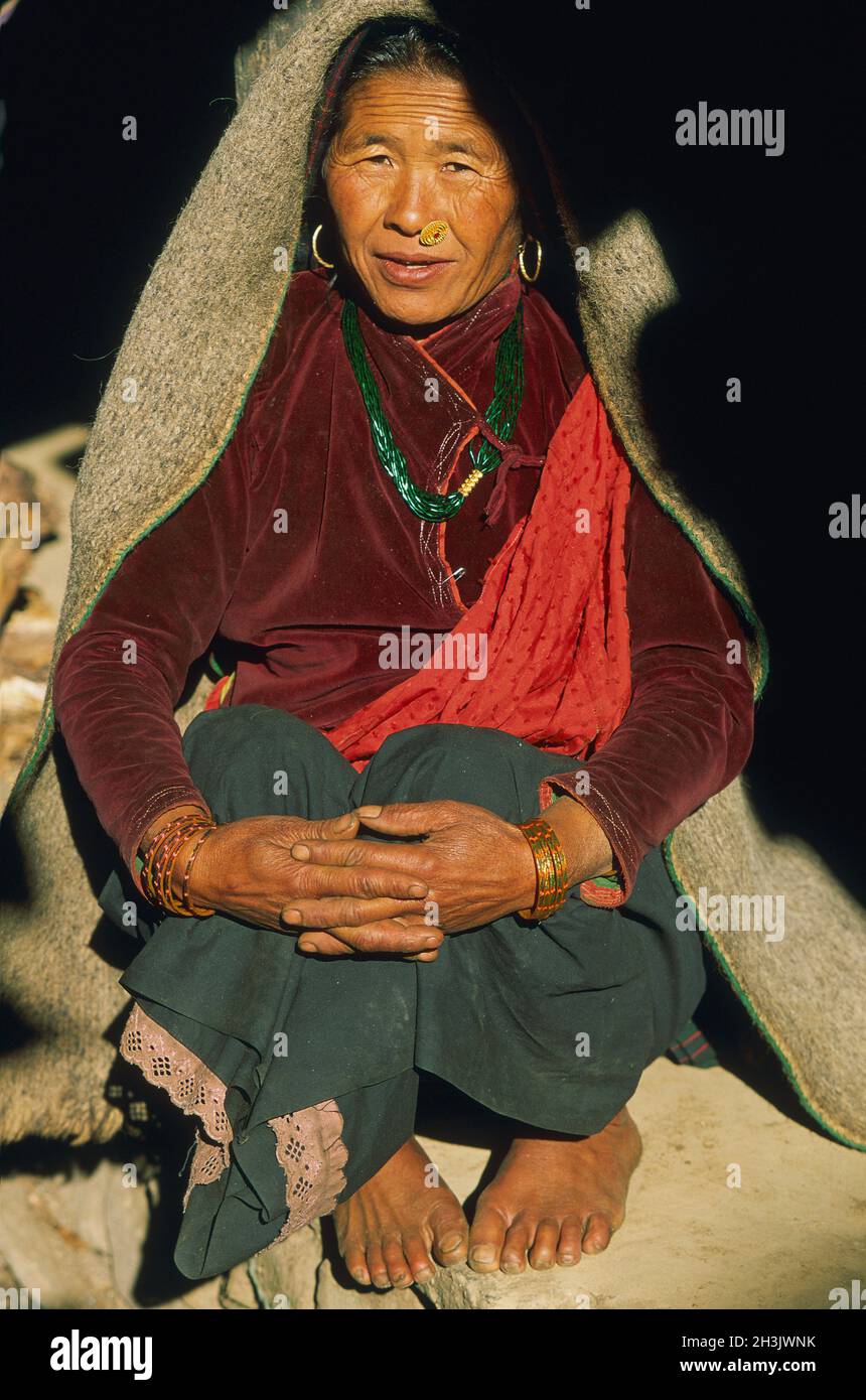 Nepal, zona di Annapurna, donna del gruppo etnico Gurung Foto Stock