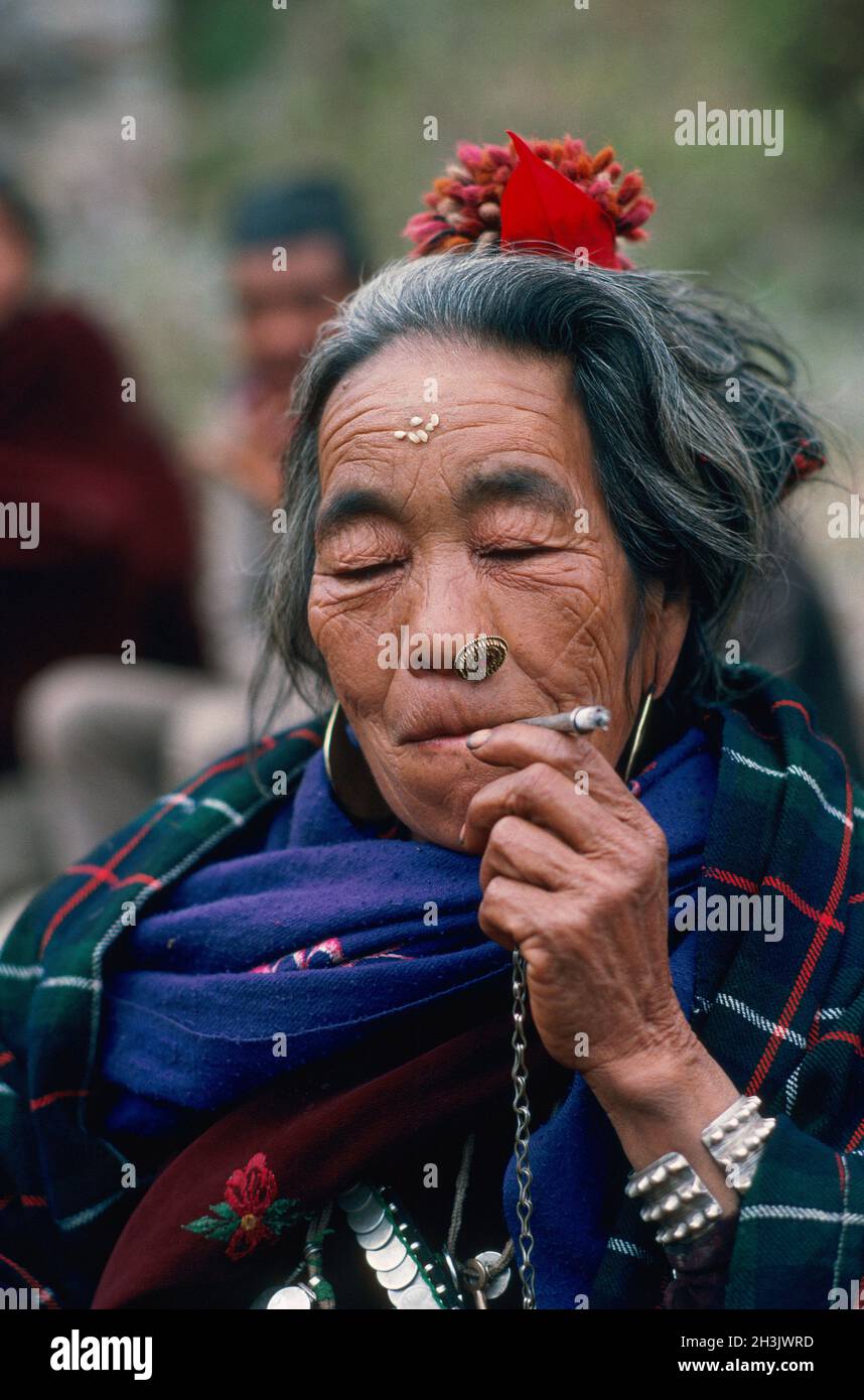 Nepal, regione del Rukum, gruppo etnico Magar donna. Foto Stock