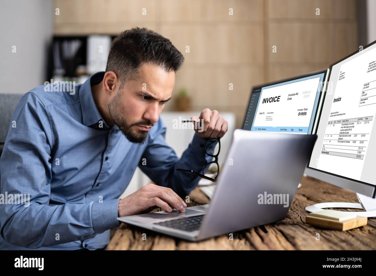 E indagine sulle frodi della fattura e ispezione contabile Foto Stock