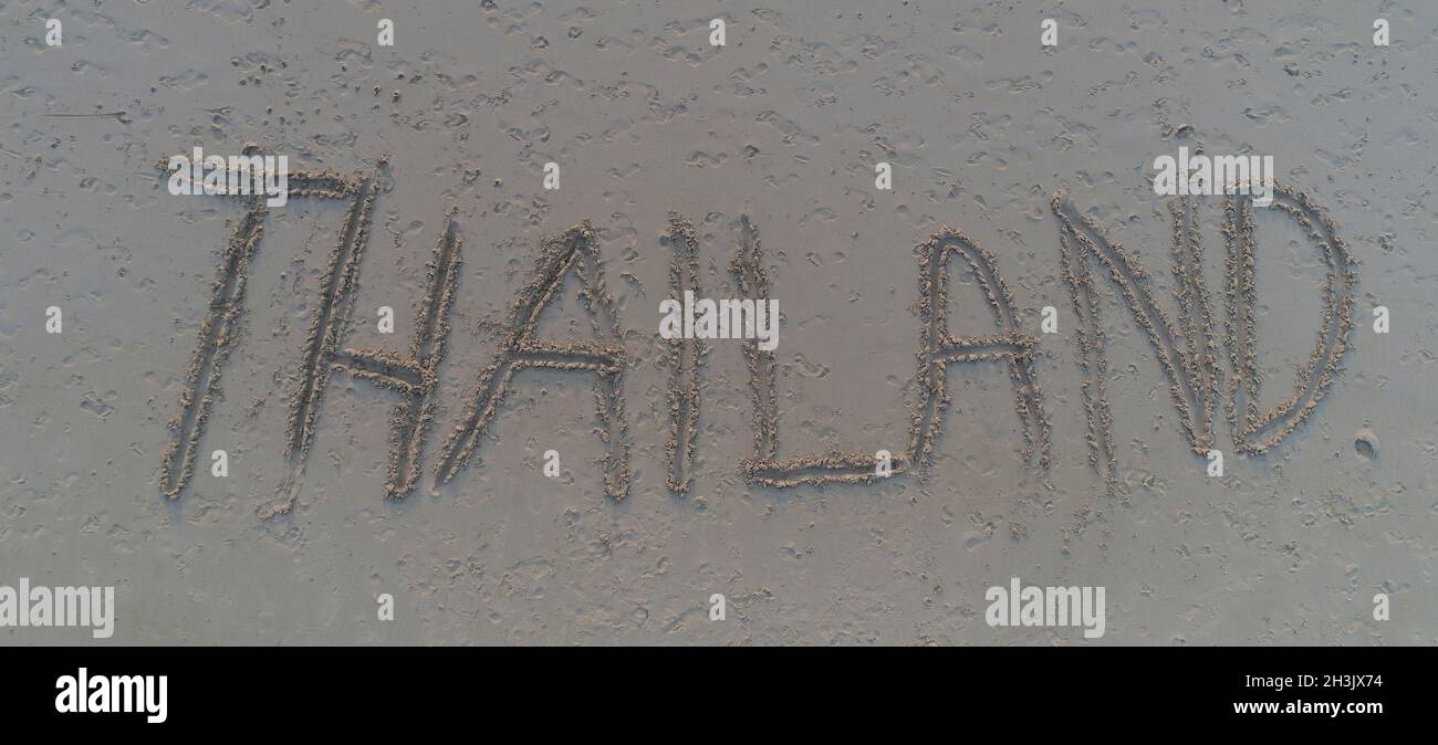 Thailandia scritto nella sabbia sulla spiaggia Foto Stock