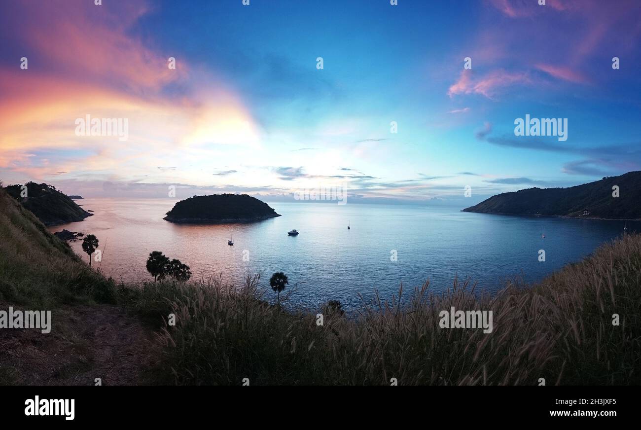 Bellissimo tramonto colorato dal punto di osservazione Prom Thep Cape Foto Stock