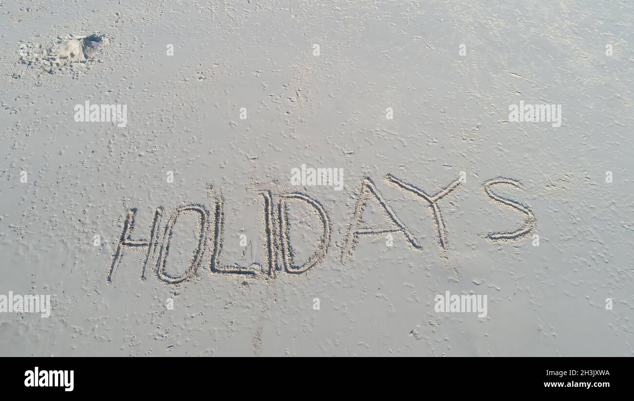 Vacanze scritta nella sabbia sulla spiaggia Foto Stock