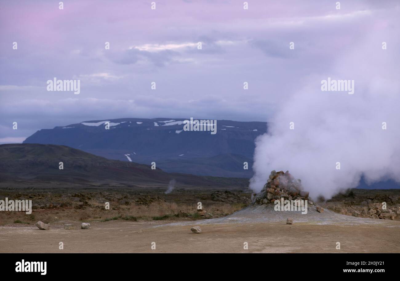 Fumatori fumarole in area geotermale Hverir, Islanda. Foto Stock