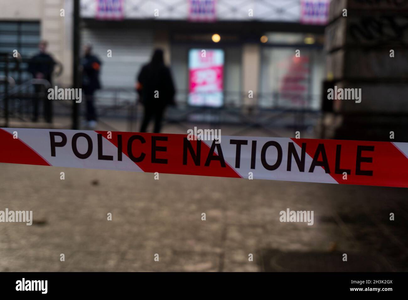 Parigi, Francia 2016. La polizia stabilisce i parametri dopo l'attacco terroristico Foto Stock