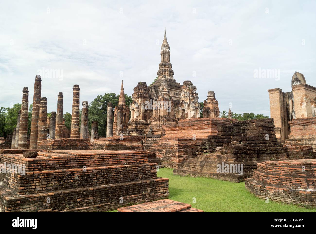 Rovine nel parco storico di sukhothai Foto Stock