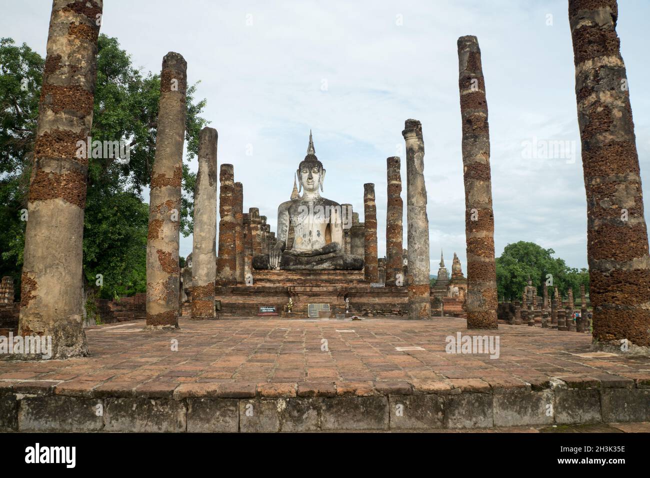 Rovine nel parco storico di sukhothai Foto Stock