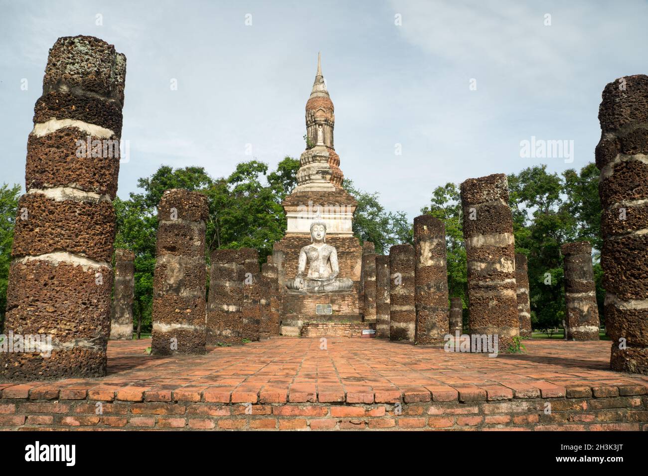 Rovine nel parco storico di sukhothai Foto Stock