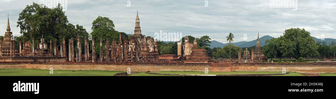 Rovine nel parco storico di sukhothai Foto Stock