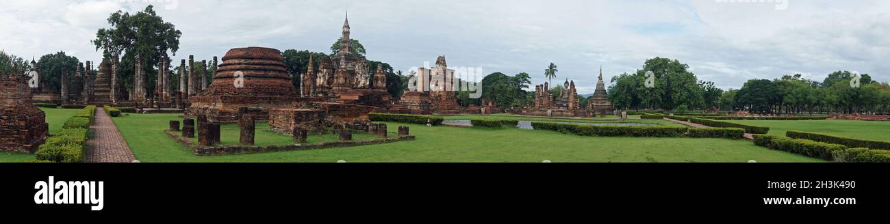 Rovine nel parco storico di sukhothai Foto Stock