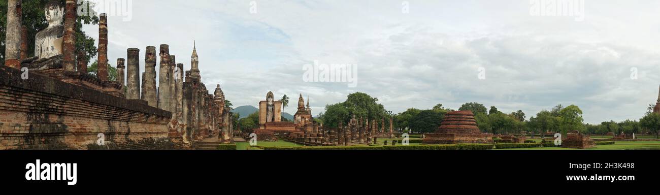 Rovine nel parco storico di sukhothai Foto Stock