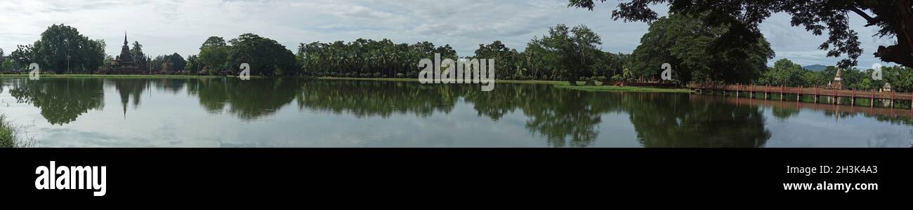 Rovine nel parco storico di sukhothai Foto Stock